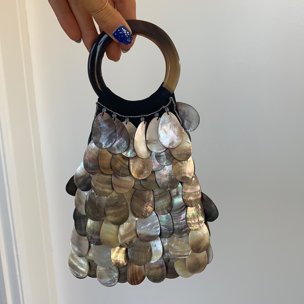 Shell clutch